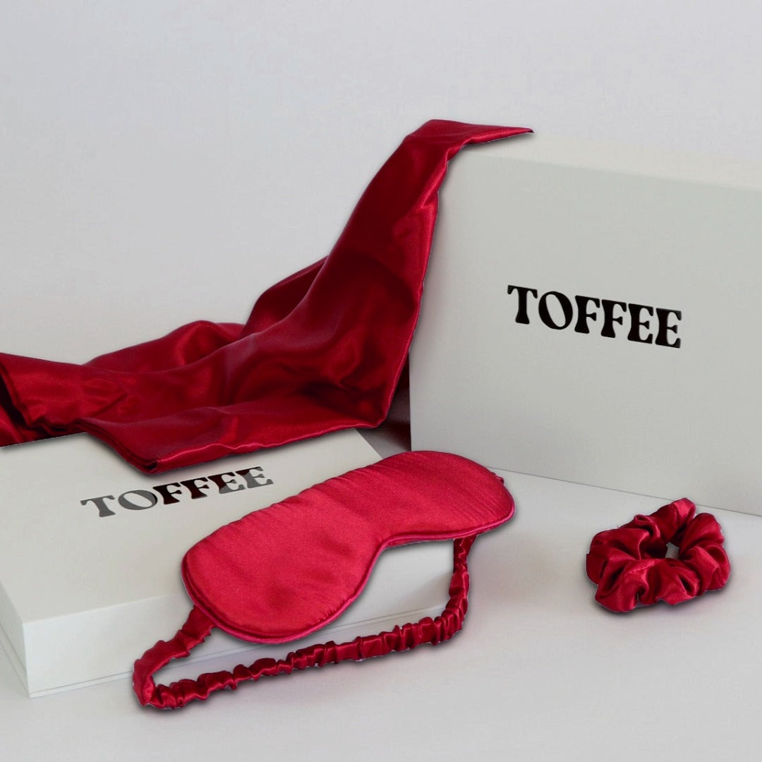 Satin Dream Set in Weinrot