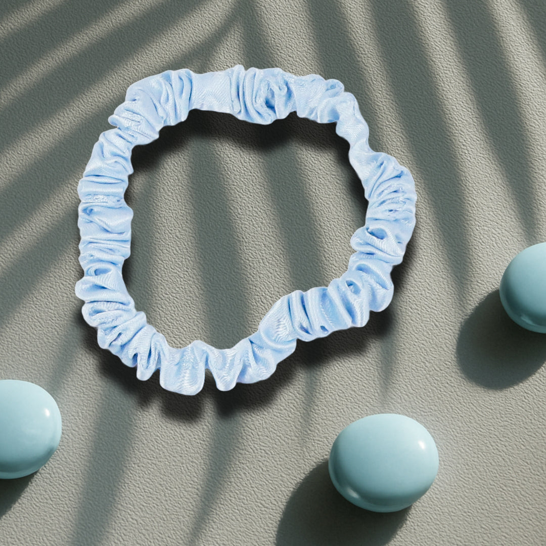 Satin Haargummi Scrunchie mini Baby Blau